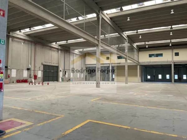Galpão Industrial À VENDA COM RENDA no Tamboré A.T:4.733m²/ A.C: 4.370m²/ A.Fabril: 2.000m² - 02 Docas - 40 Vagas