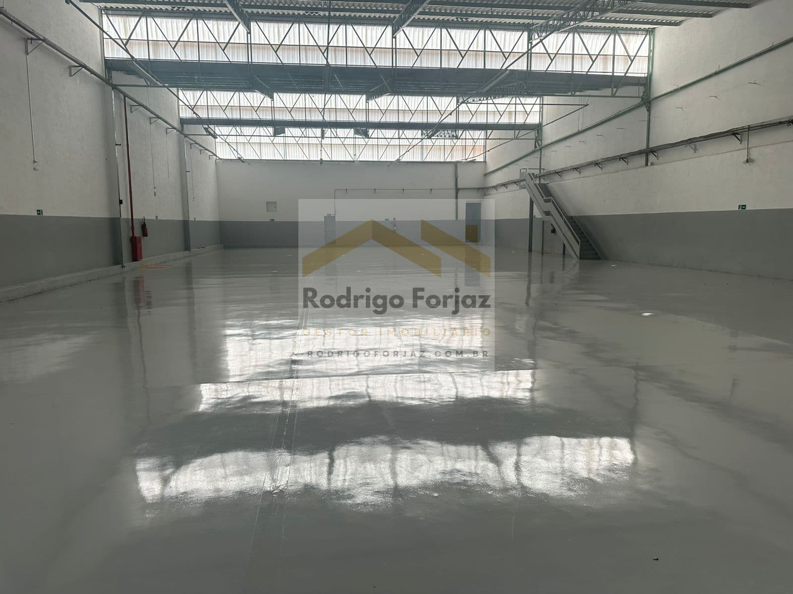 EXCELENTE GALPÃO LOCAÇÃO EM BARUERI / SP, A/C: 1179m², A/T:1.300m², ótima localização, PD: 8,0m, 01 Doca, piso em EPOXI