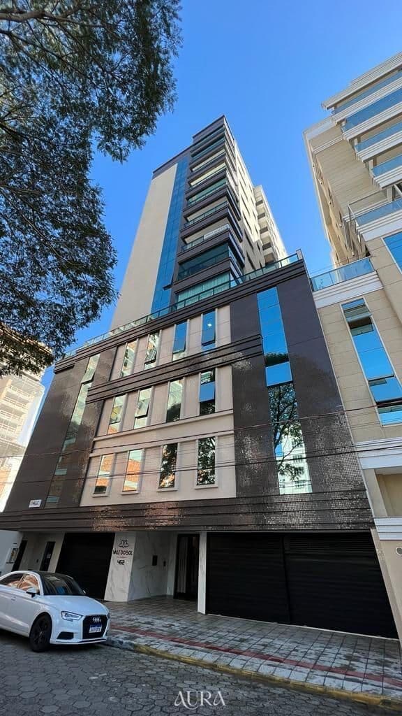 APARTAMENTO EM MEIA PRAIA MOBILIADO