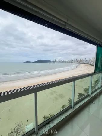 APARTAMENTO FRENTE MAR MOBILIADO EM BALNEÁRIO CAMBORIÚ