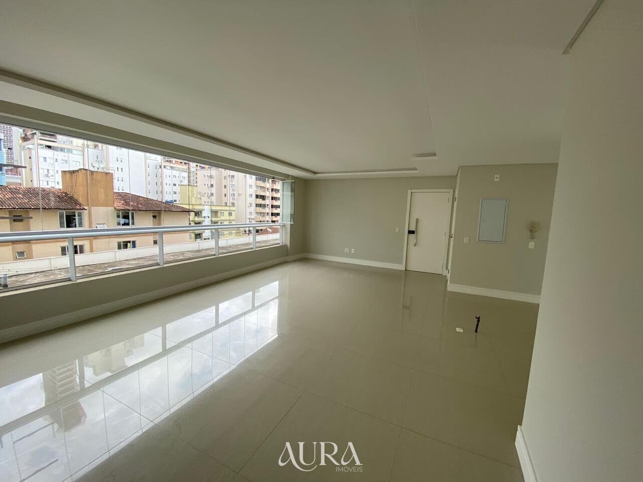 APARTAMENTO DIFERENCIADO COM 3 SUÍTES EM BALNEÁRIO CAMBORIÚ