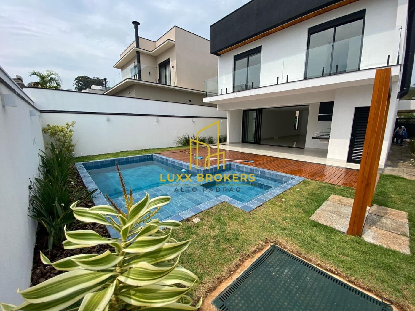 CASA À VENDA CONDOMÍNIO BRISAS JUNDIAÍ COM 3 SUÍTES
