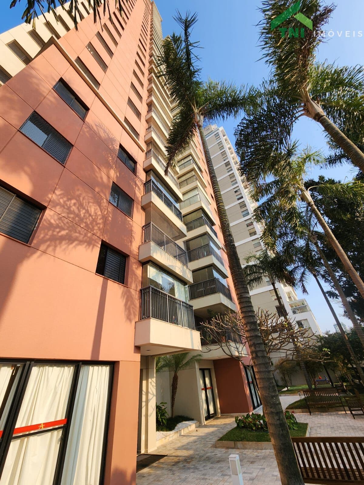 Apartamento á Venda / 2 Dormitórios / 2 Vagas / 70m²