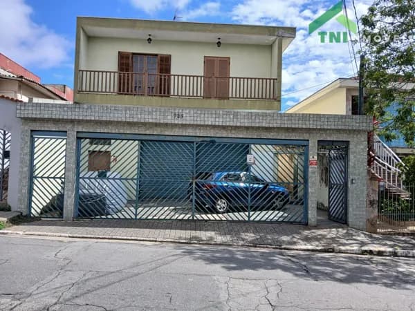Sobrado Padrão / 3 Dormitórios / 4 Vagas