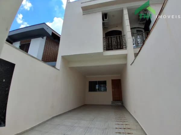 Sobrado Novo de Alto Padrão – 270m² – 4 Suítes e Terraço