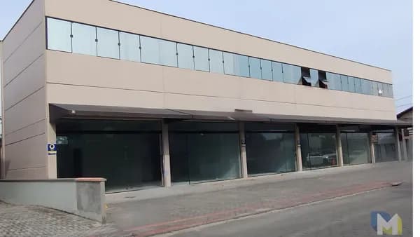 Aluguel de Loja Comercial na Praia do Ervino: 75m² com Estacionamento!
