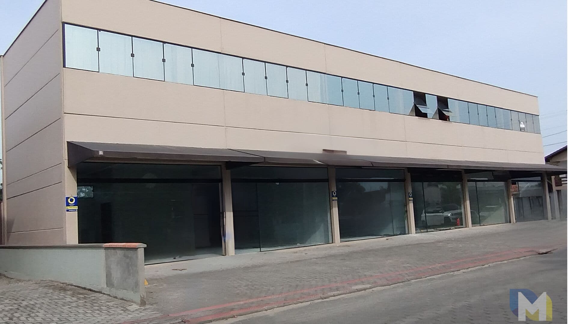 Aluguel de Loja Comercial na Praia do Ervino: 75m² com Estacionamento!