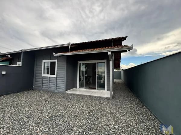 Casa Geminada com 54m² na praia do Ervino.