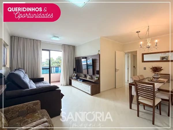 O tempo a seu favor: um apartamento térreo com alma de casa e a cidade aos seus pés.