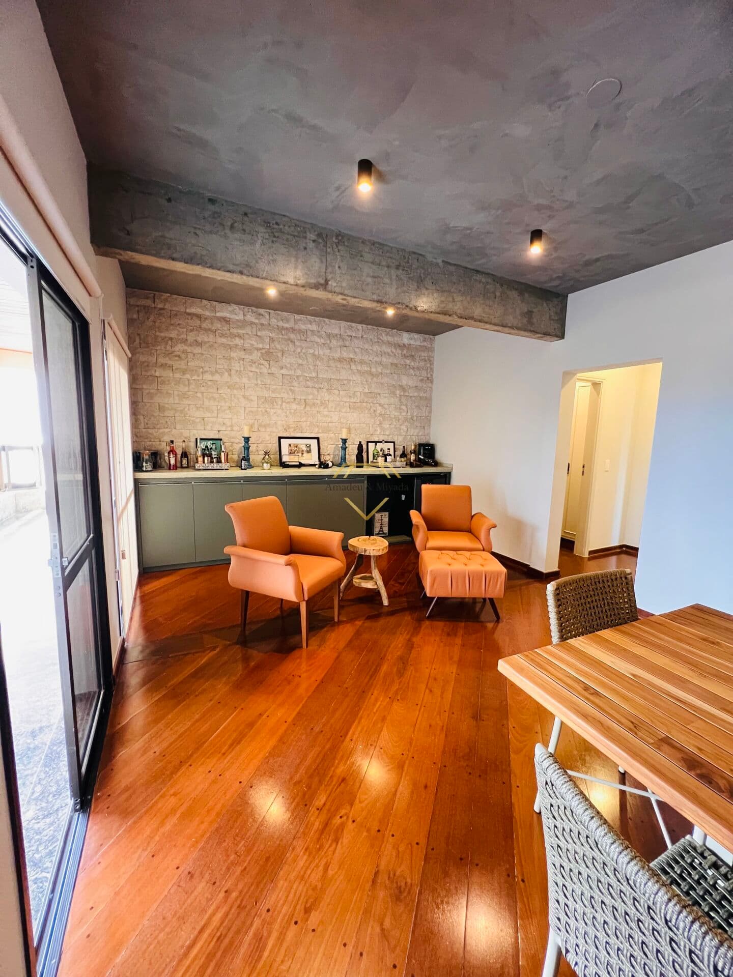 Apartamento todo reformado.