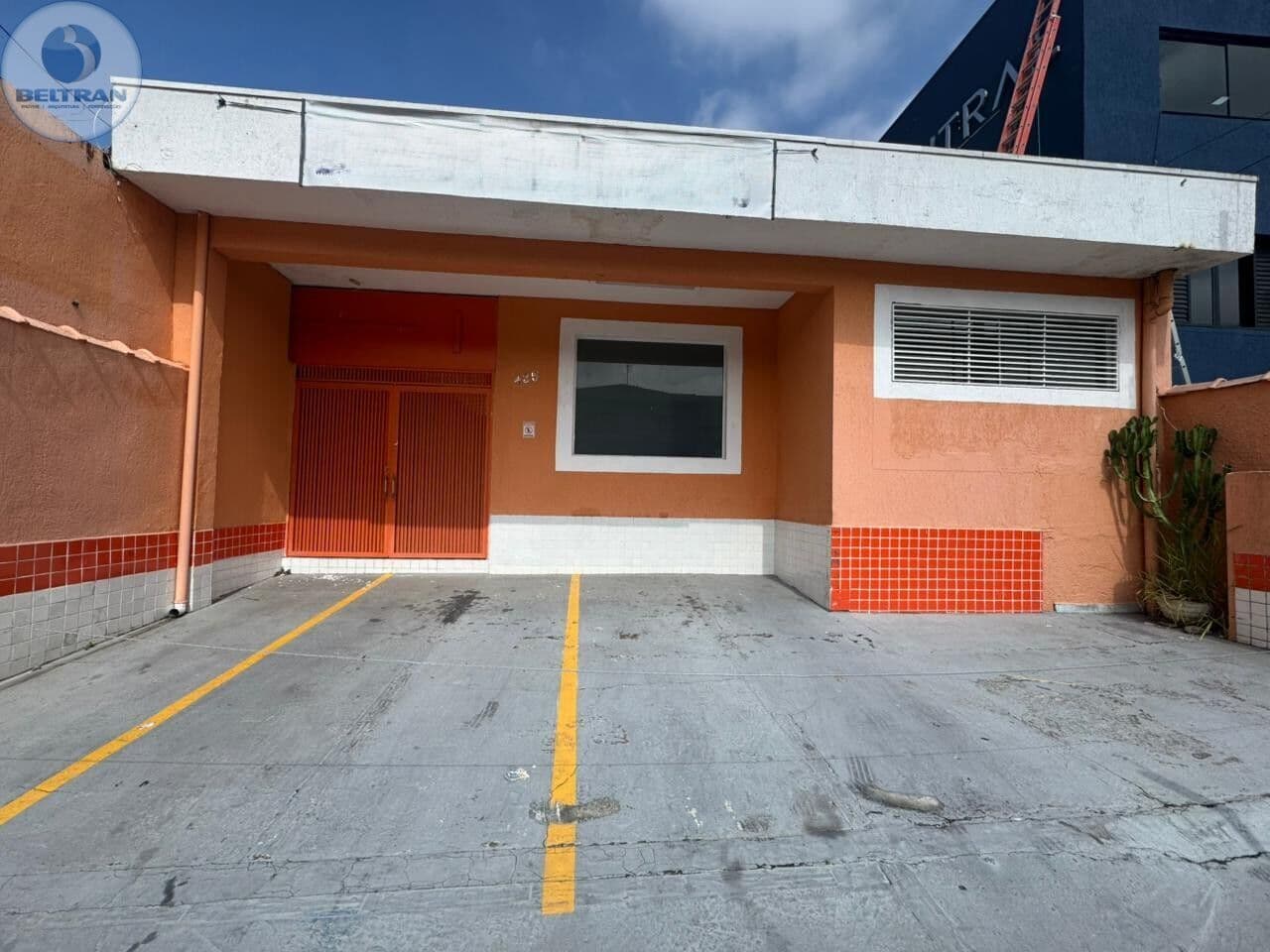 Casa Padrão - Comercial