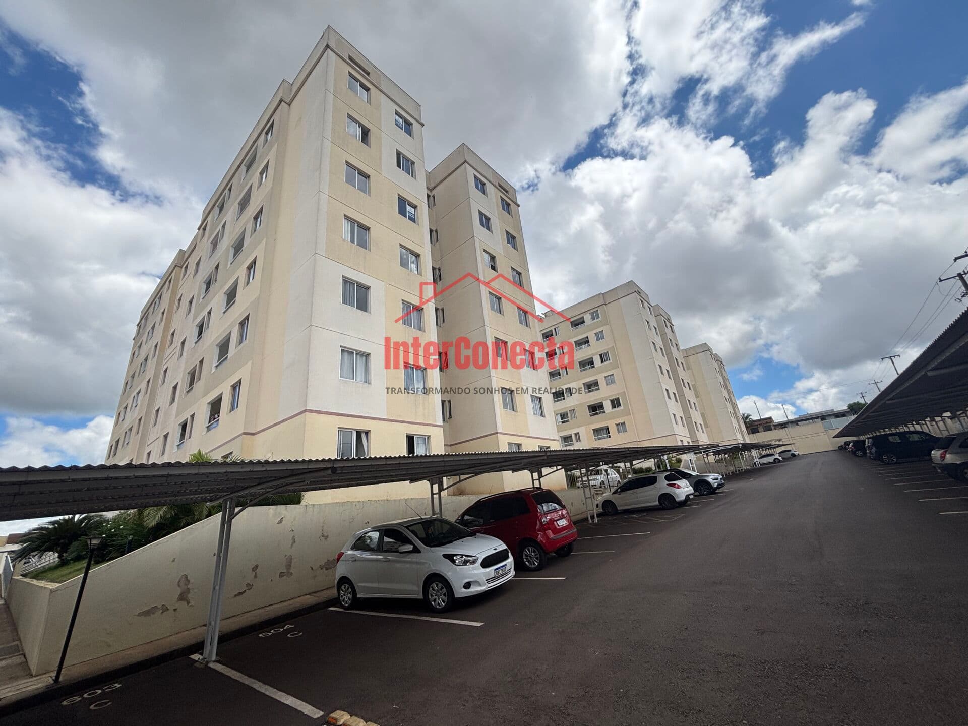 Apartamento na Cobertura com Sacada para locação.