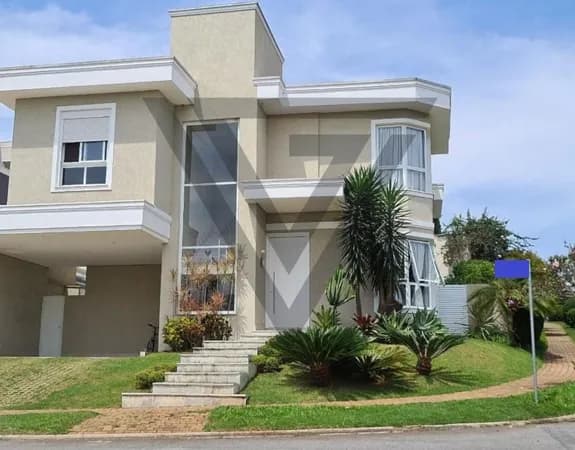 Casa em Santana de Parnaíba - Alphaville