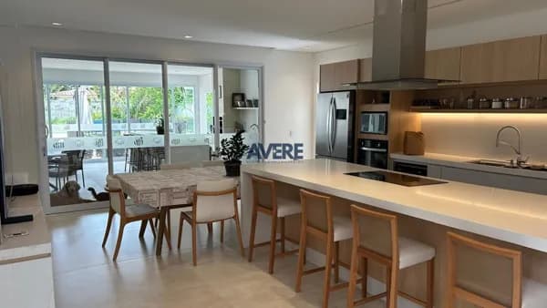 Casa à venda no Condomínio Vale do Itamaracá em Valinhos/SP com 4 suítes | mobiliada | terreno amplo com piscina