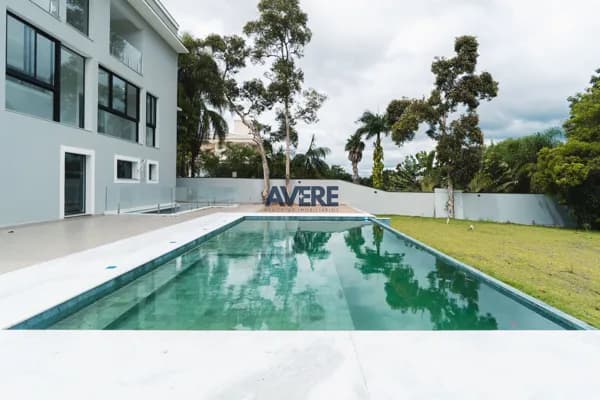 Casa à venda no Condomínio Vale do Itamaracá em Valinhos, ao lado do Colégio Porto Seguro