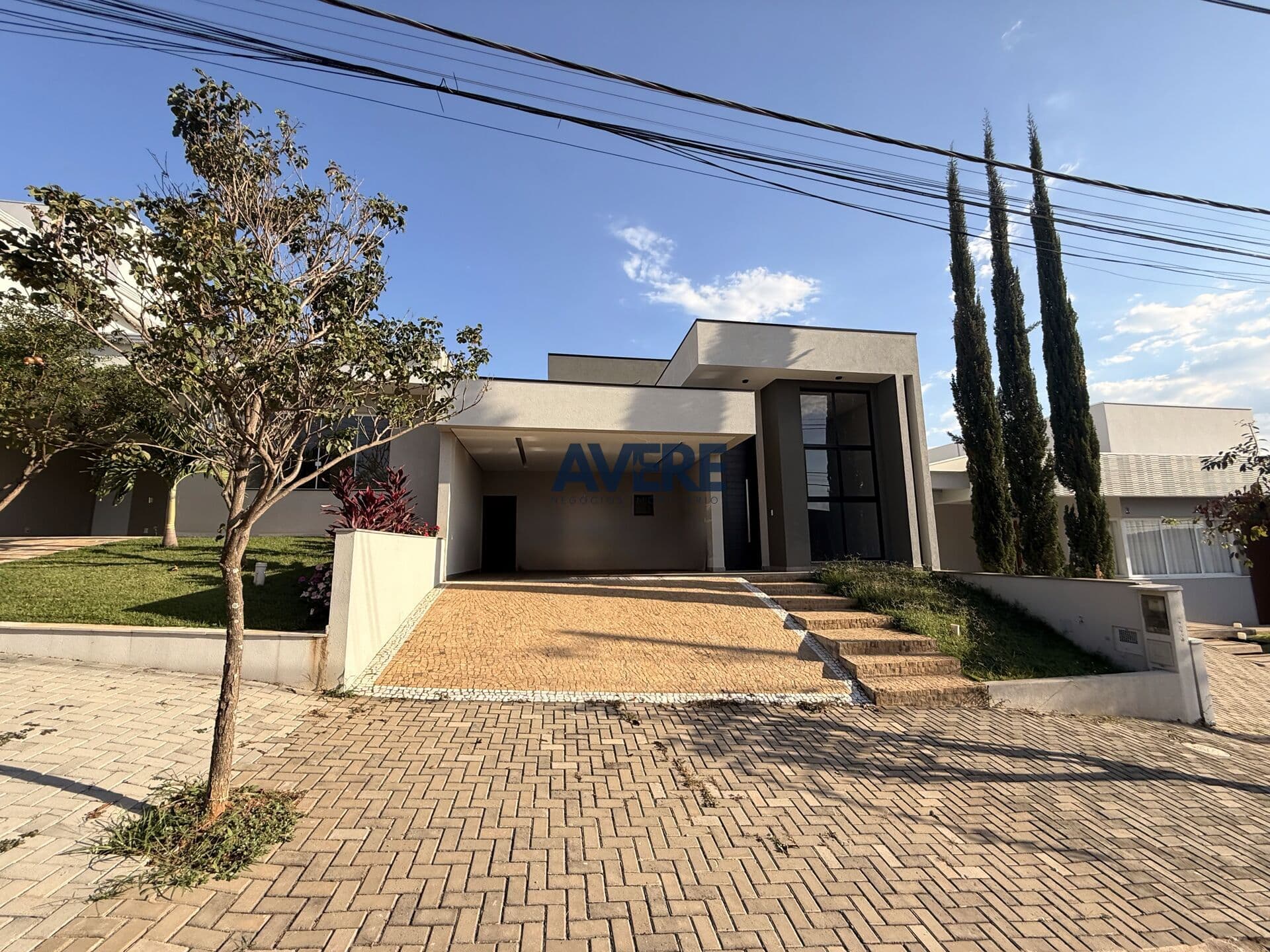Casa térrea à venda no Condomínio Porto do Sol em Valinhos/SP | 3 suítes | piscina | casa nova