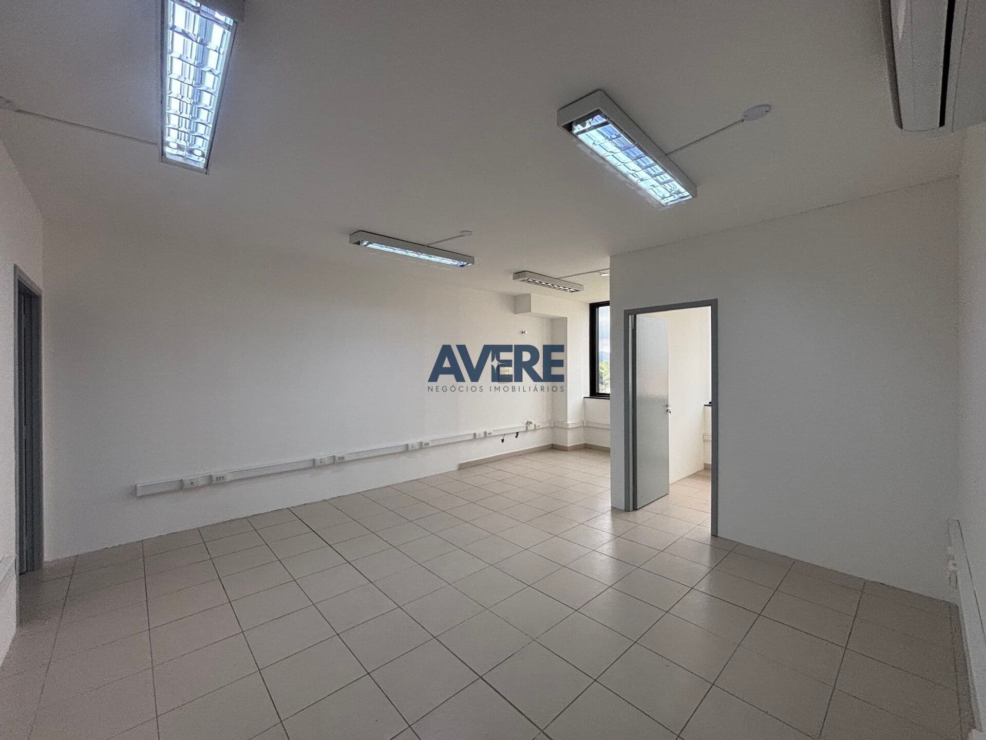 Sala Comercial para Locação no Edifício Ellopar em Valinhos/SP – 55,24m²