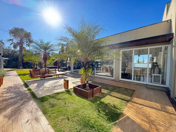 Casa térrea à venda no Clube de Campo Valinhos