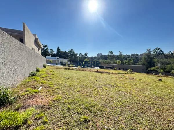 Terreno à venda no Condomínio Ypê Dourado na cidade de Valinhos/SP