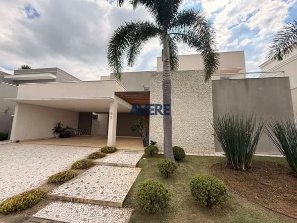 Casa para locação no Condomínio Reserva das Palmeiras em Valinhos com suíte master no térreo
