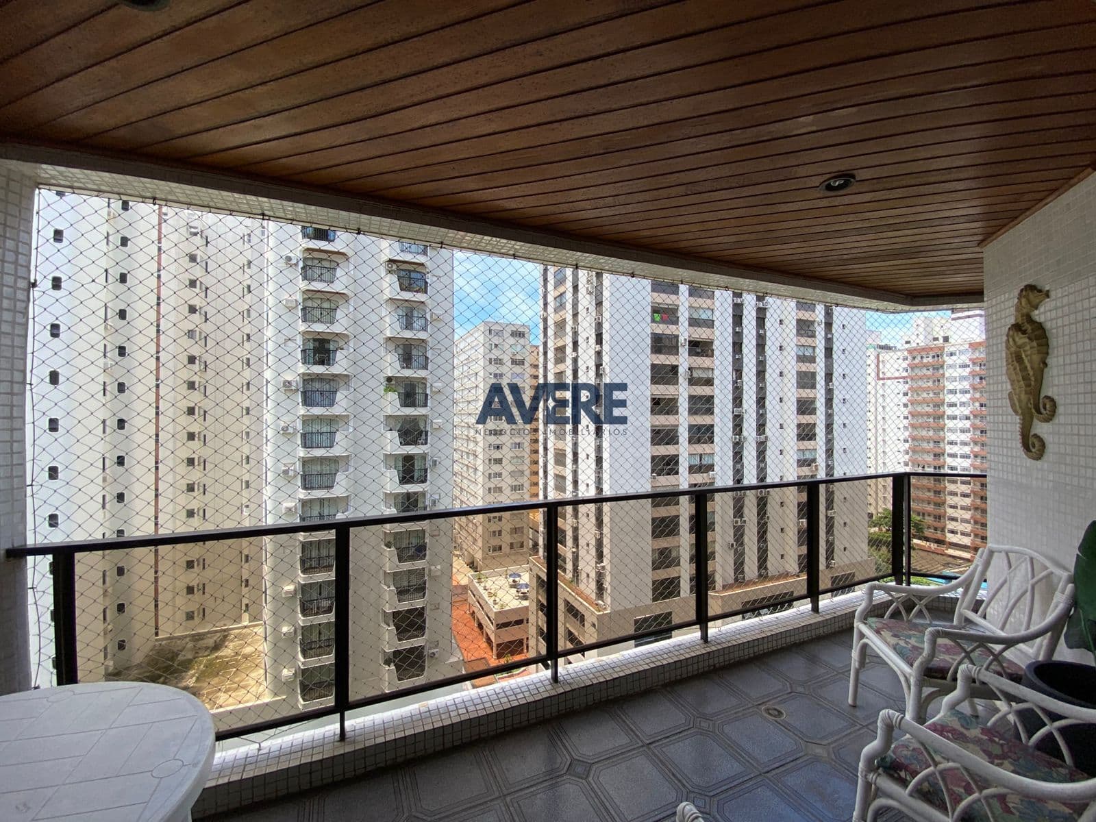Apartamento à venda na praia de Pitangueiras no Guarujá/SP