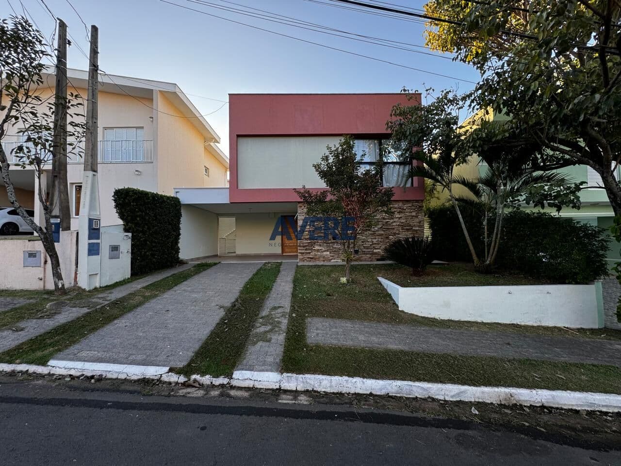 Sobrado à venda no Condomínio Canterville em Valinhos
