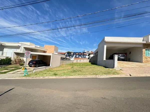 Terreno à venda no Condomínio Porto do Sol em Valinhos/SP