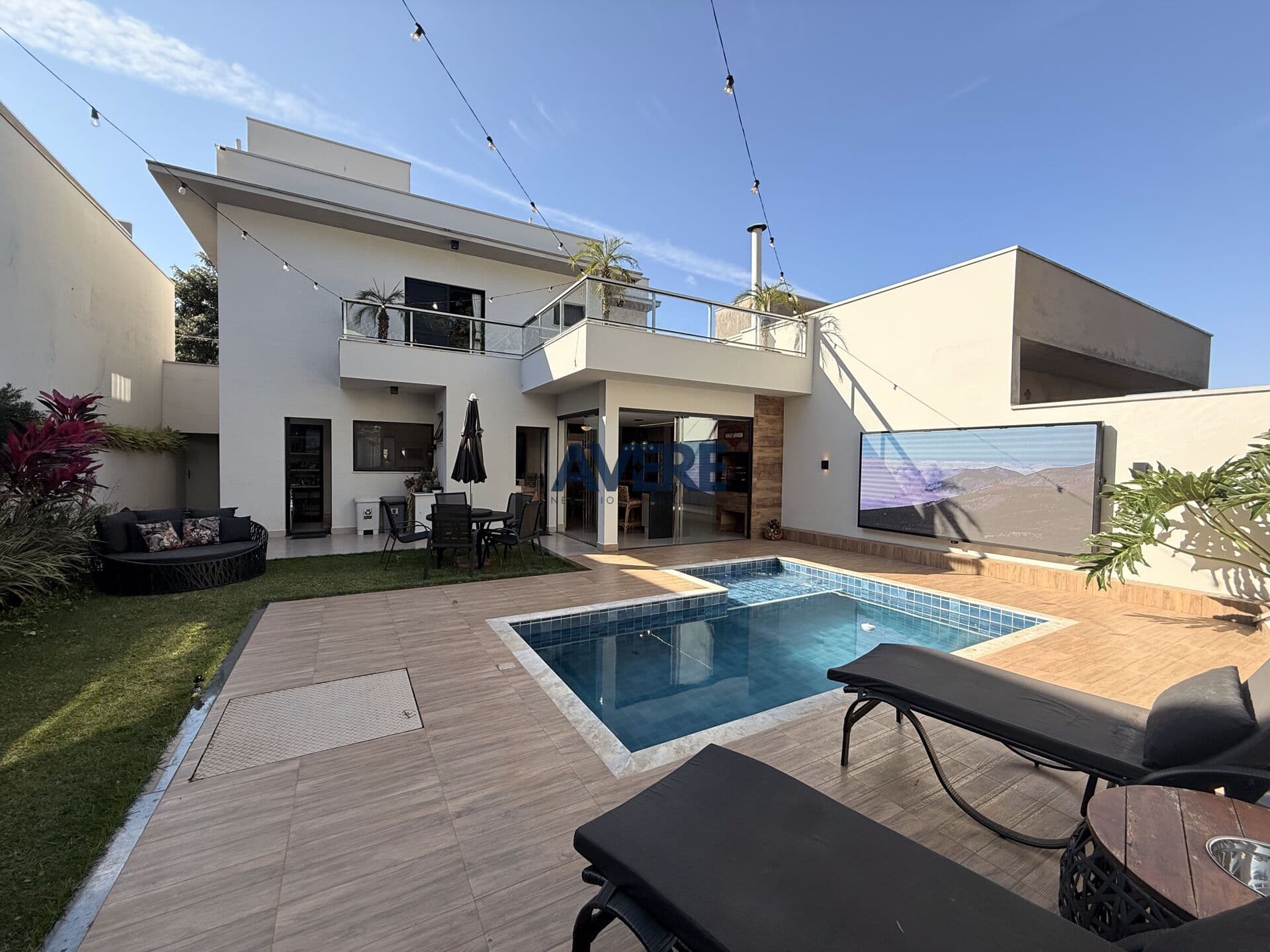 Casa à venda no Condomínio Le Village em Valinhos/SP - MOBILIADA