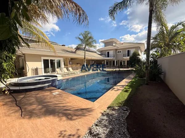 Casa à venda no condomínio Moinho de Vento em Valinhos/SP, clássica, com 4 suítes e terreno amplo com 1.000m²