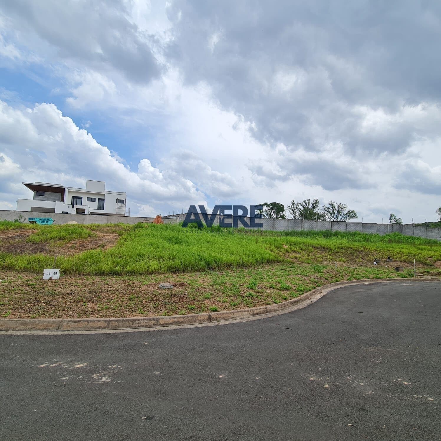 Terreno à venda no Condomínio Ecovilla em Valinhos