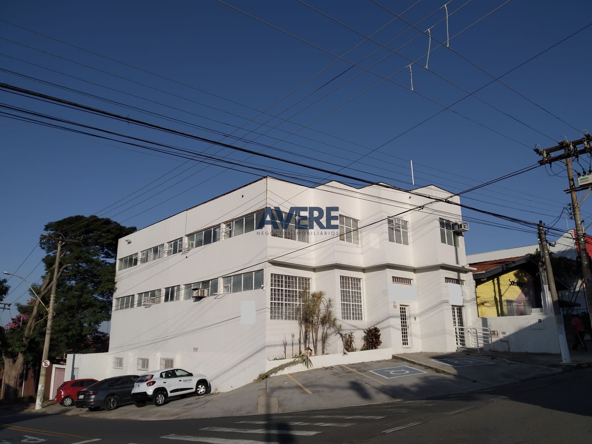 Prédio Comercial para alugar ou vender no bairro São Quirino em Campinas/SP.