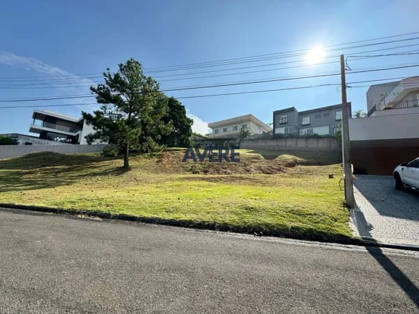 Terreno à venda no Condomínio Portal do Lago em Valinhos/SP