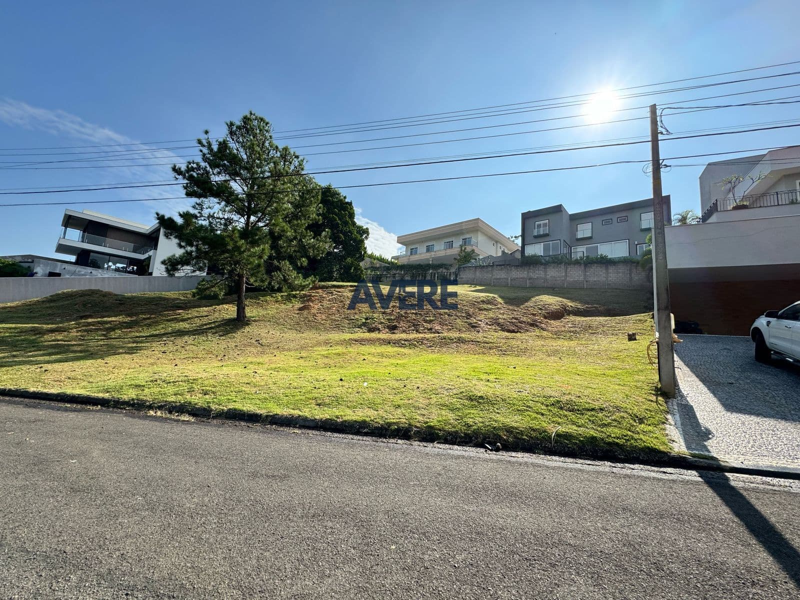 Terreno à venda no Condomínio Portal do Lago em Valinhos/SP