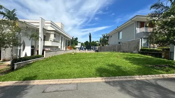 Terreno à venda no Condomínio Reserva das Palmeiras em Valinhos