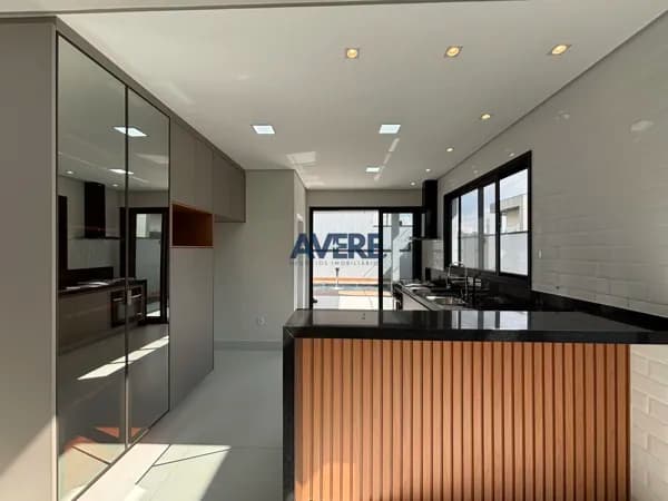 Casa Térrea à Venda no Condomínio Villa do Sol em Valinhos-SP
