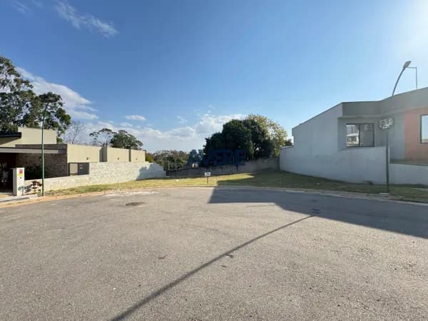 Terreno em Condomínio de alto padrão na cidade de Valinhos