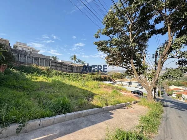 Terreno à venda no bairro Colina dos Pinheiros em Valinhos-SP