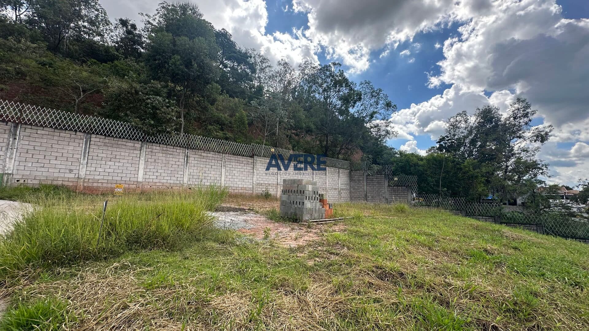 Terreno a venda no Condominio Vivenda das Cerejeiras