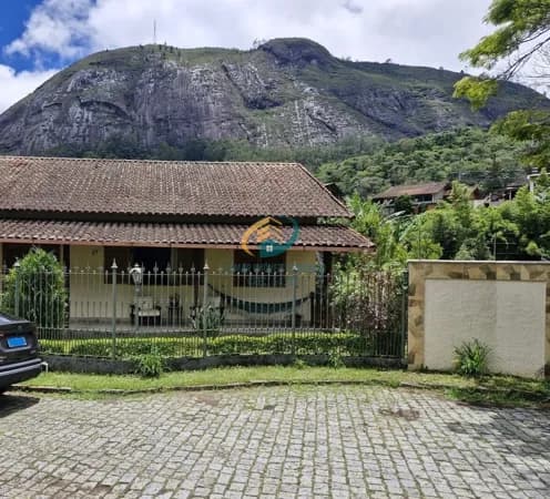 Casa Linear para Venda em Cônego Nova Friburgo-RJ