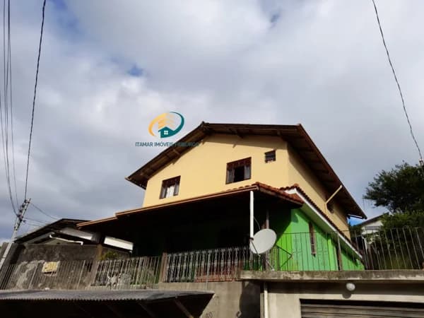 Casa Linear para Venda em Nova Suiça Nova Friburgo-RJ