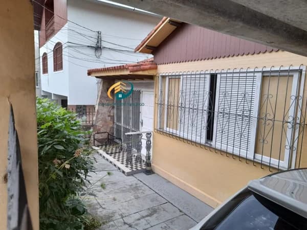 Casa Padrão para Venda em Centro Nova Friburgo-RJ