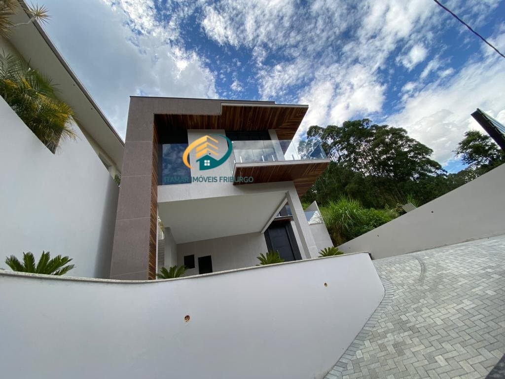 Casa Duplex para Venda em Cônego Nova Friburgo-RJ
