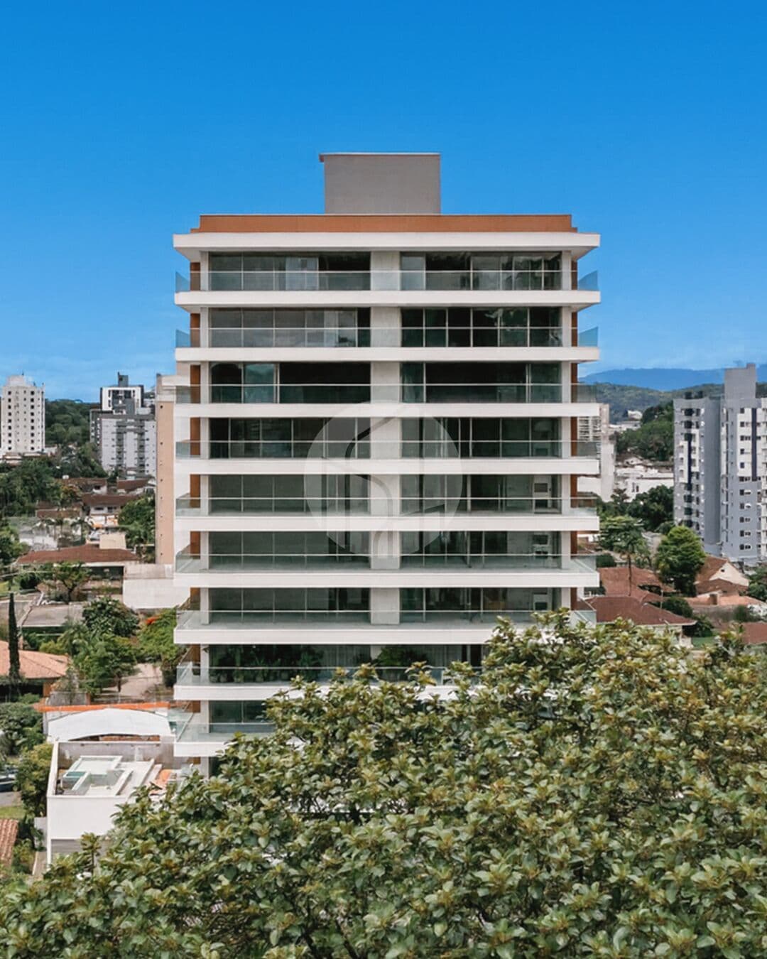 Apartamento alto padrão com 4 suítes e 545m² privativos no Anita Garibaldi