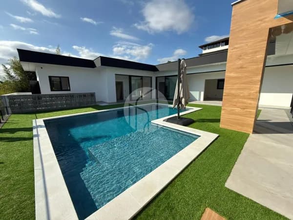 Casa Alto Padrão com 4 Suítes e Espaço Gourmet no Bom Retiro
