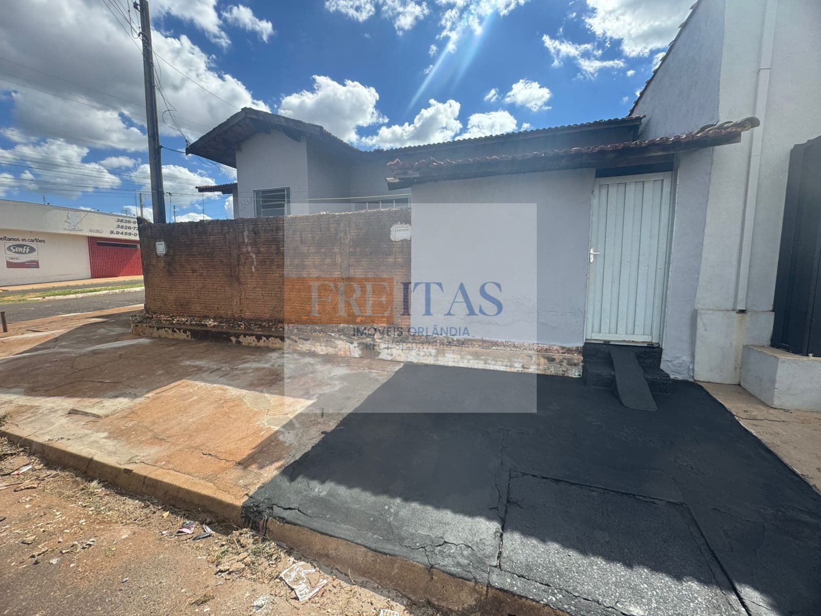 🏡✨ ALUGO ESTE IMÓVEL BEM LOCALIZADO!