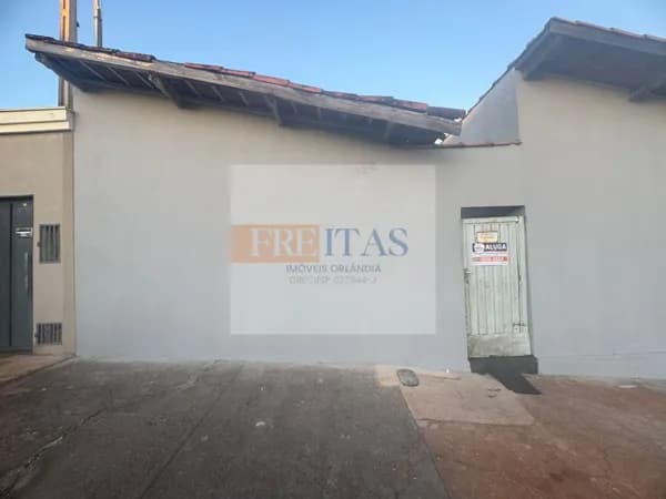 🏡✨ ALUGO ESTE IMÓVEL BEM LOCALIZADO!