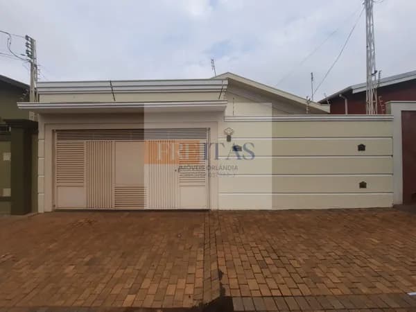 🏡✨ ALUGO ESTE IMÓVEL BEM LOCALIZADO!