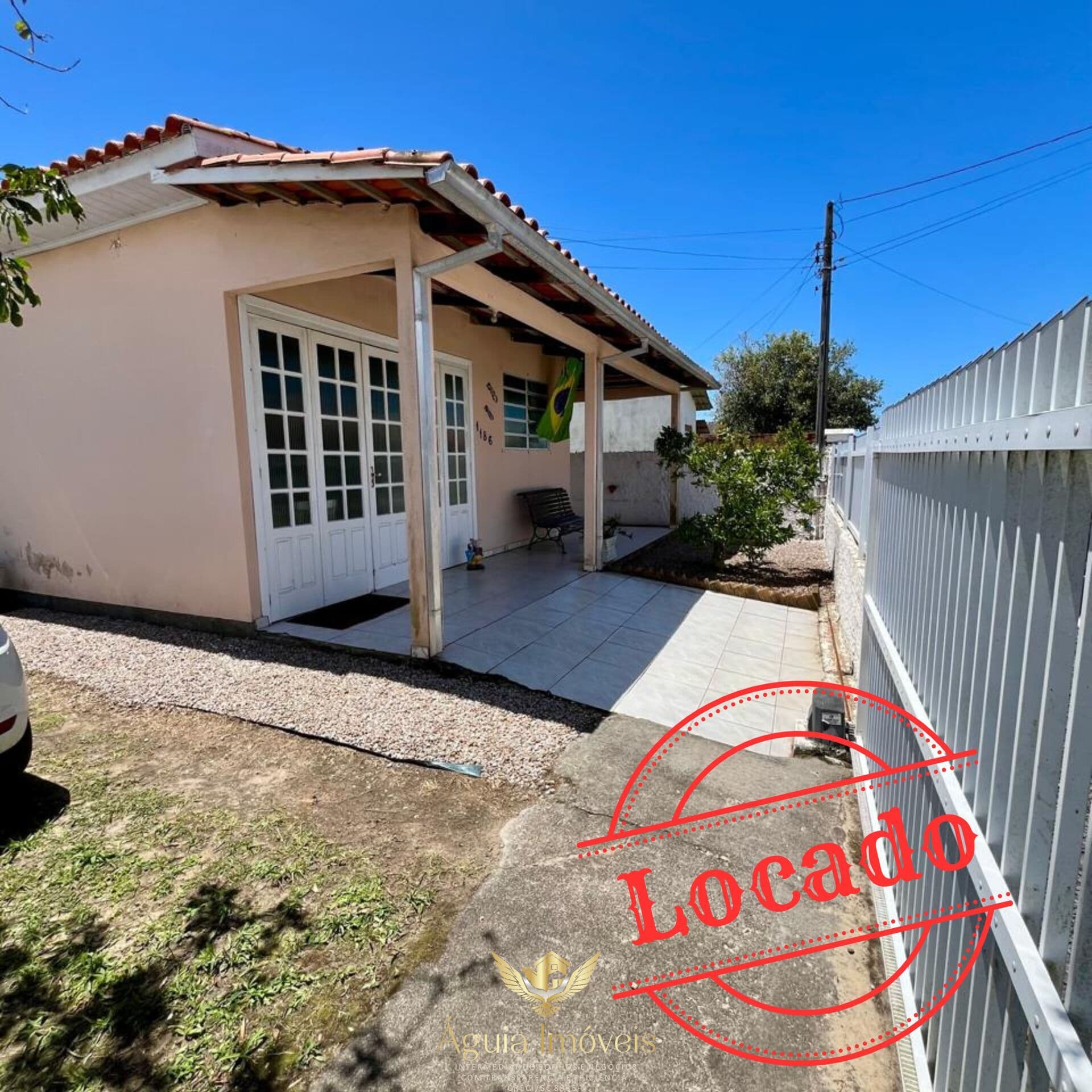 Casa de esquina, localização privilegiada, sendo próximo ao posto de saúde, creche, escola.