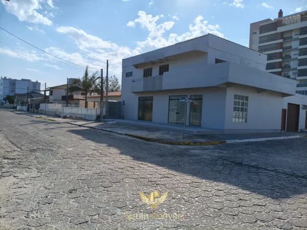 Sala comercial de ESQUINA e FRENTE AO MAR em localização privilegiada!
