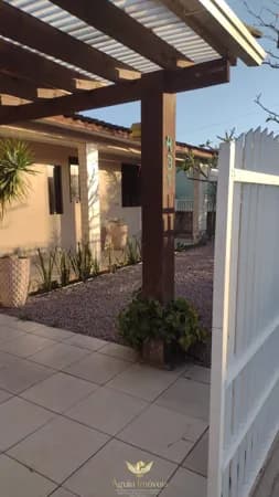 Casa em alvenaria com edícula, localização privilegiada, espaçosa e pronta para reunir a família e amigos.